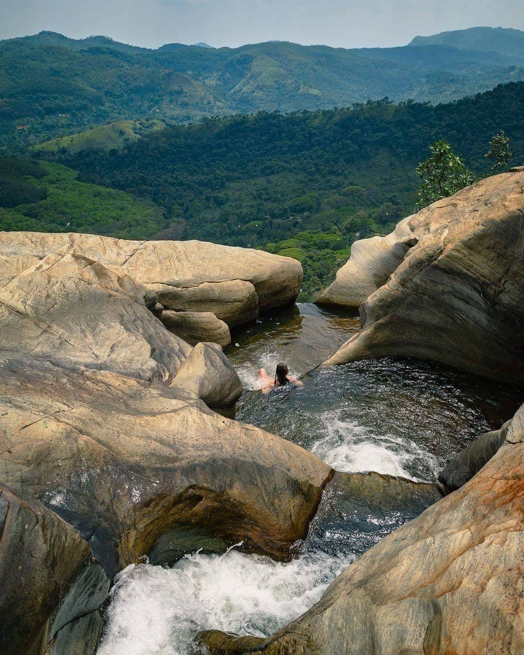 Upper in Diyaluma Waterfall